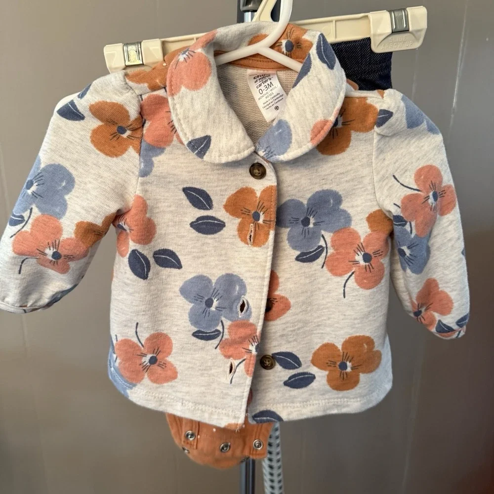 Carter's 3M bundle of 4 outfits/11 pieces. Tops, pants, and‎ 3 jackets